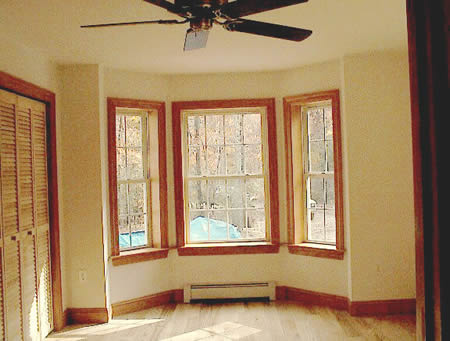 Fabulous location just 2 hours to NYC, 20 minutes to Woodstock, 10 minutes to Saugerties thruway exit, 20 minutes to skiing at Hunter and Windham. 