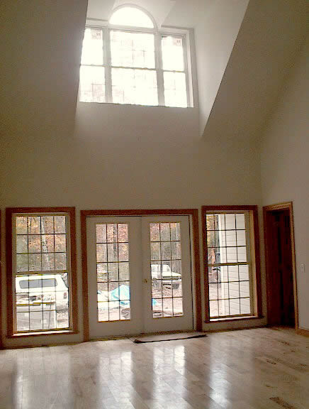 Fabulous location just 2 hours to NYC, 20 minutes to Woodstock, 10 minutes to Saugerties thruway exit, 20 minutes to skiing at Hunter and Windham. 