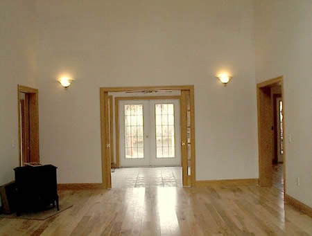 Fabulous location just 2 hours to NYC, 20 minutes to Woodstock, 10 minutes to Saugerties thruway exit, 20 minutes to skiing at Hunter and Windham. 