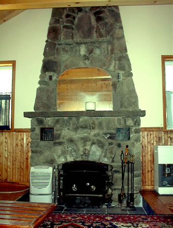 Located on a beautiful country road near the town of Phoenicia and close to hiking, swimming, skiing & tubing.