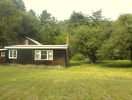 Located in the hamlet of Bearsville, just a few miles  west of the center of Woodstock. Right on NYC bus route and easy walk to  fine restaurants, theatre and post office. 