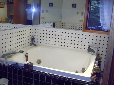 Large bright contemporary home located close to skiing, hiking and all of nature's treasures. This home offers 4 bedrooms, 2 fireplaces and 2 tiled baths (one with large Jacuzzi tub). Double decks overlooking a large yard. Enjoy your privacy on this wooded 2.5 acre lot.